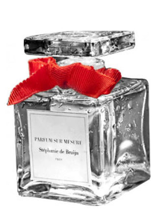 Le Pret-a-Parfumer Yin Floral Water Stéphanie de Bruijn Parfum sur Mesure for Women - Exquisite Feminine Perfume Image