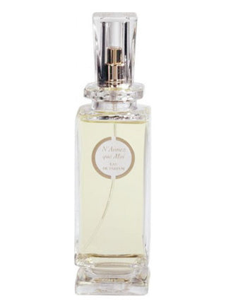 Womens NAimez Que Moi Caron Perfume - Elegant floral fragrance in a chic bottle